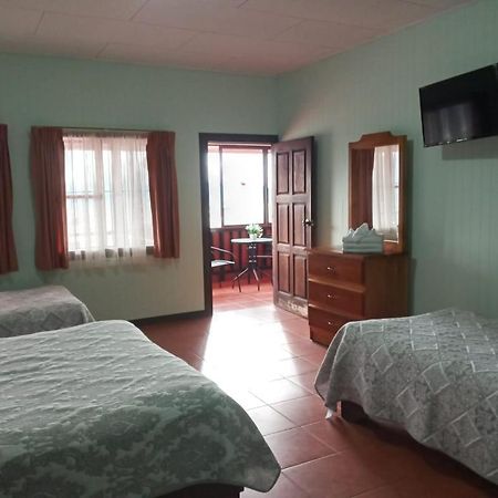 Hotel Las Brumas Cartago Bagian luar foto