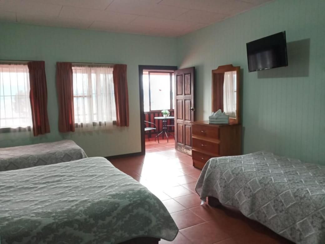 Hotel Las Brumas Cartago Bagian luar foto