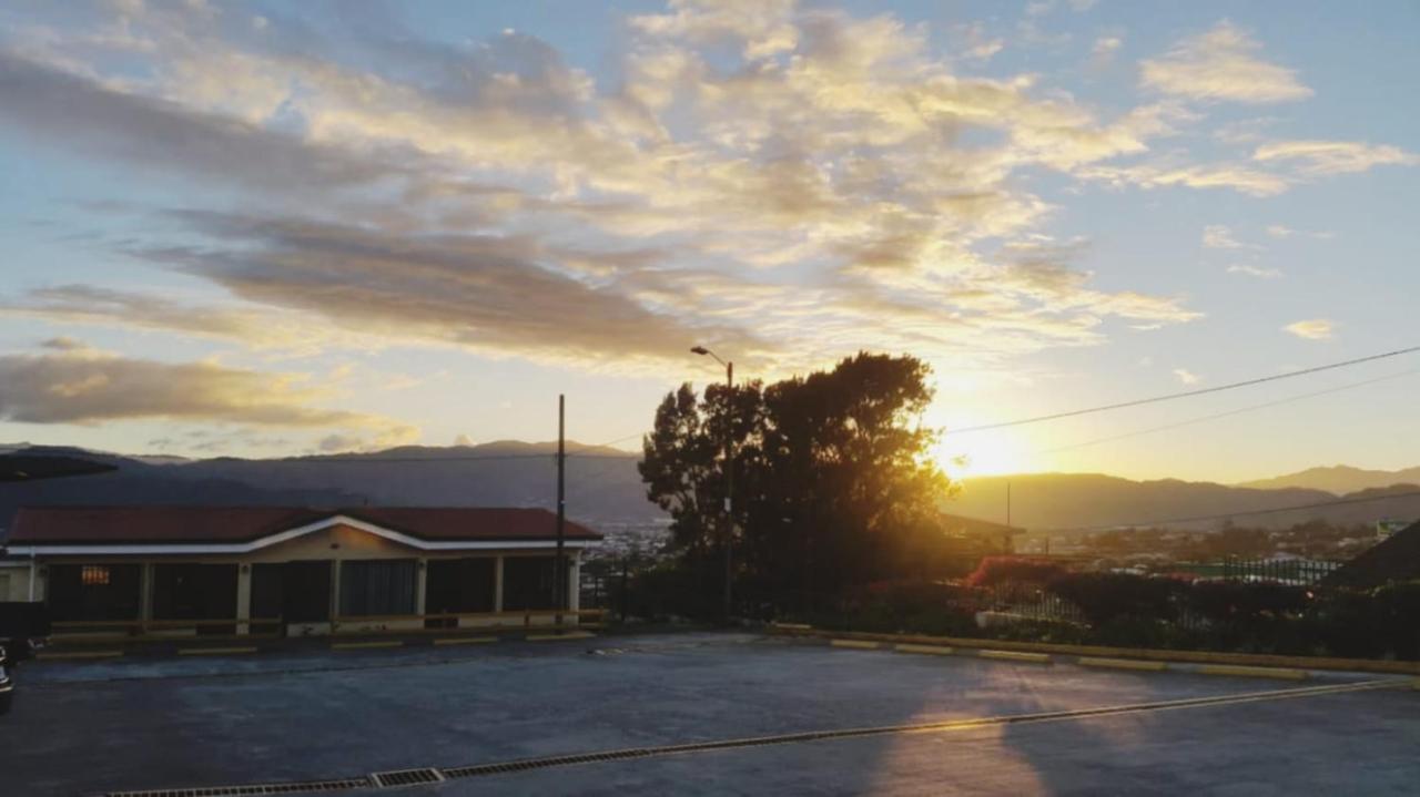 Hotel Las Brumas Cartago Bagian luar foto