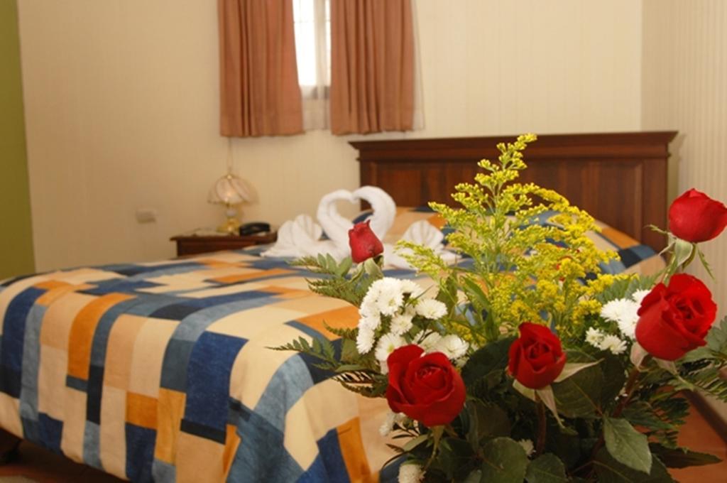 Hotel Las Brumas Cartago Ruang foto