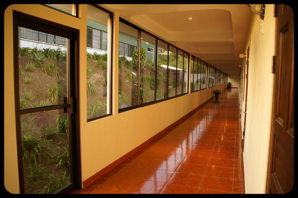 Hotel Las Brumas Cartago Ruang foto