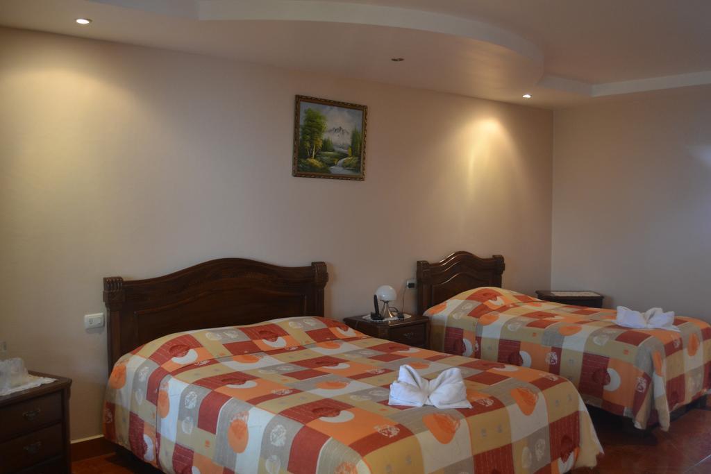 Hotel Las Brumas Cartago Bagian luar foto