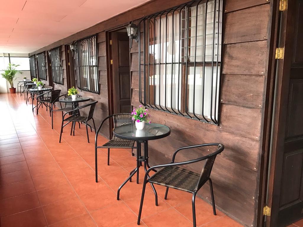 Hotel Las Brumas Cartago Bagian luar foto