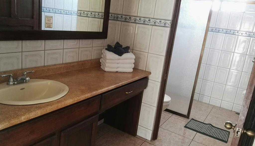 Hotel Las Brumas Cartago Bagian luar foto