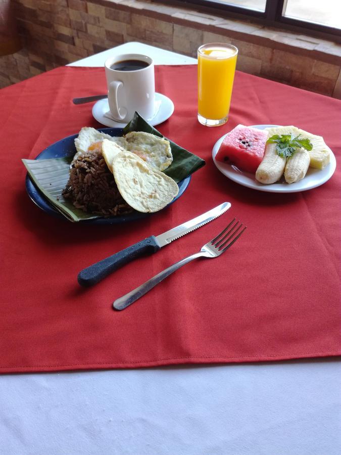 Hotel Las Brumas Cartago Bagian luar foto