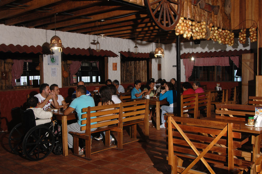 Hotel Las Brumas Cartago Bagian luar foto