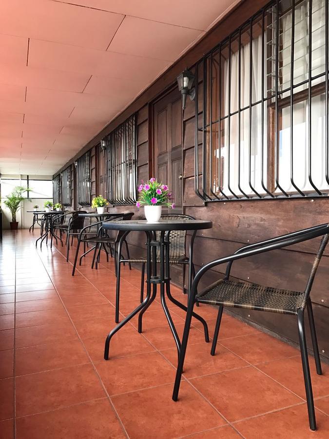Hotel Las Brumas Cartago Bagian luar foto